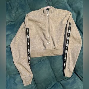 Nike Size Small Cropped Zip Up Sweater 🤸‍♂️| Good Condition Athletic Wear